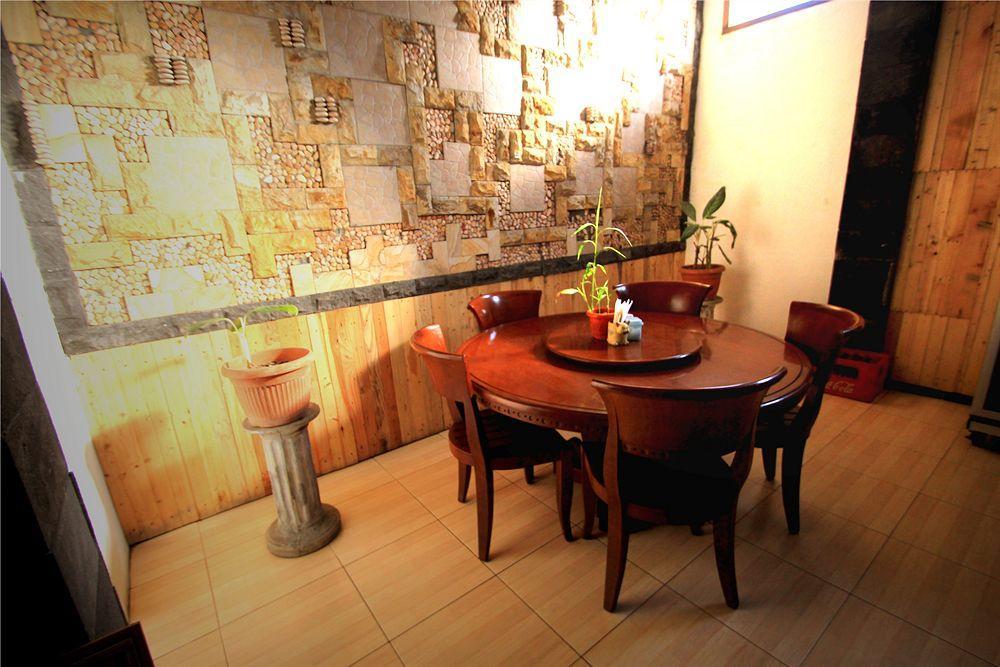 Jesens Inn I Кута Екстериор снимка