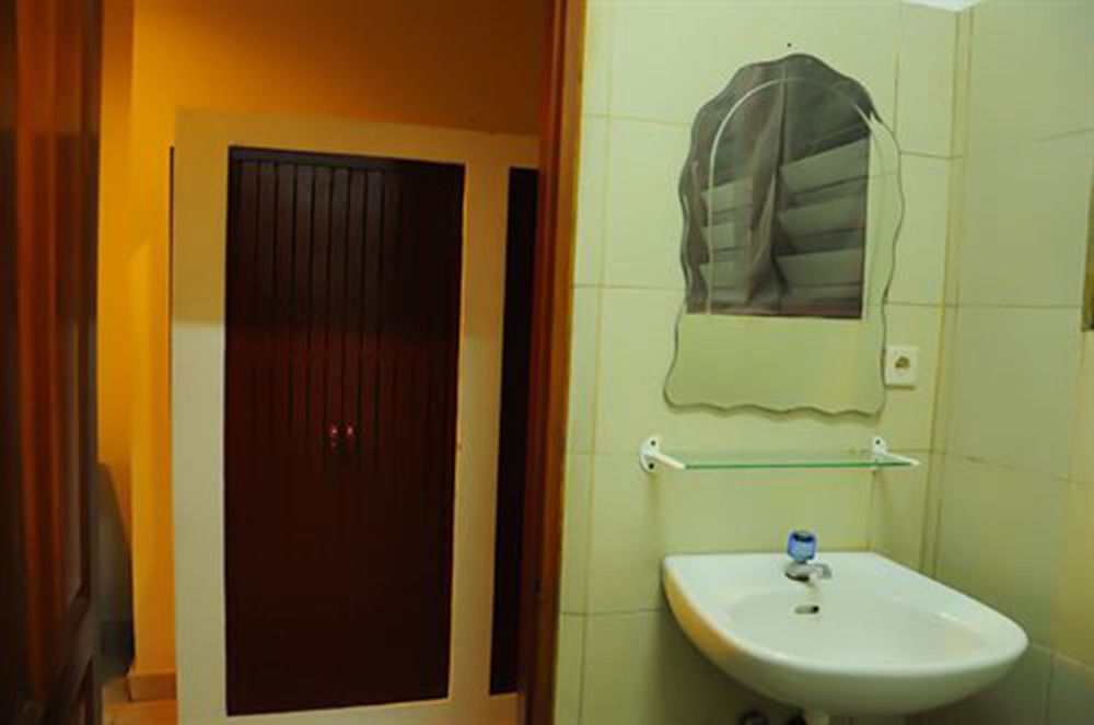 Jesens Inn I Кута Екстериор снимка