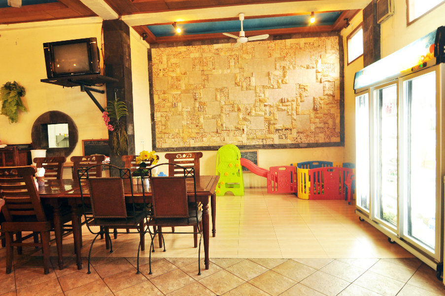 Jesens Inn I Кута Екстериор снимка